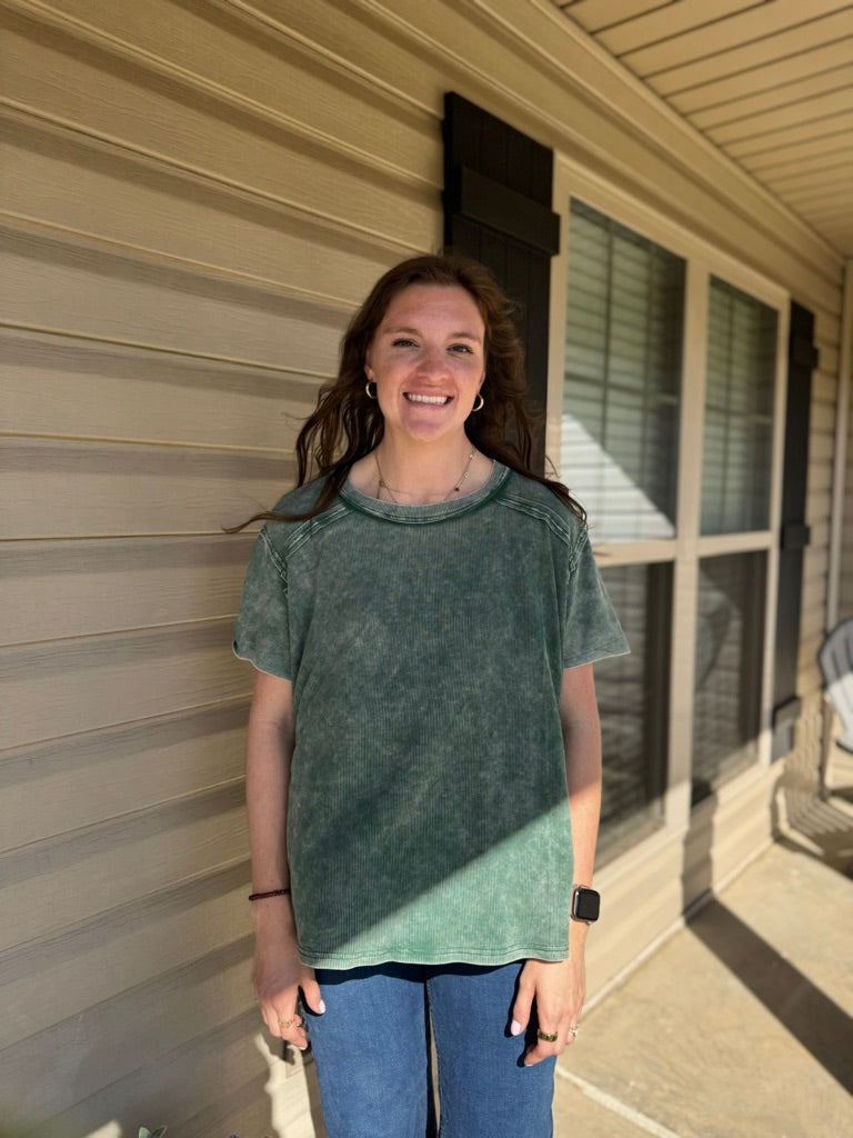 WASHED RIBBED SHORT SLEEVE BOAT-NECK TOP
