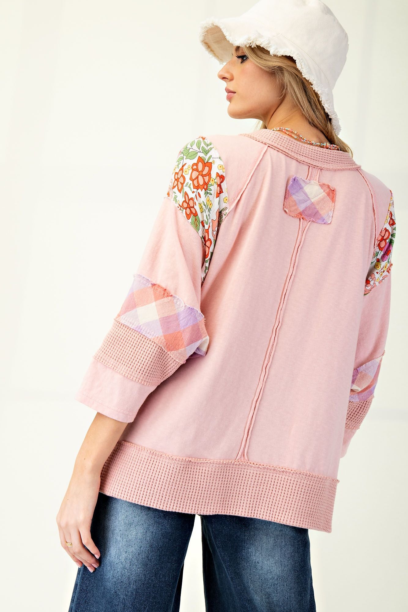 Easel mixed print top