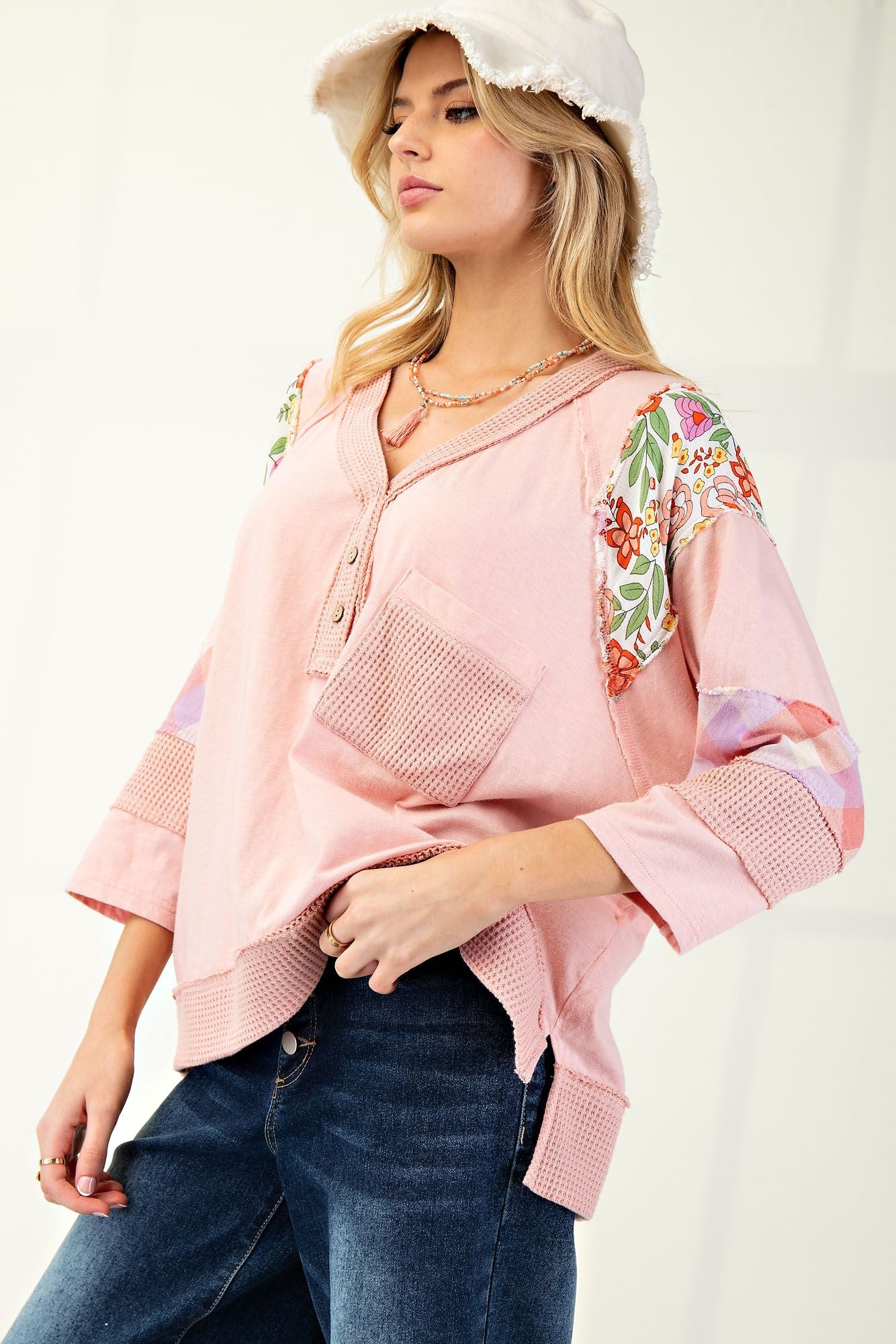 Easel mixed print top