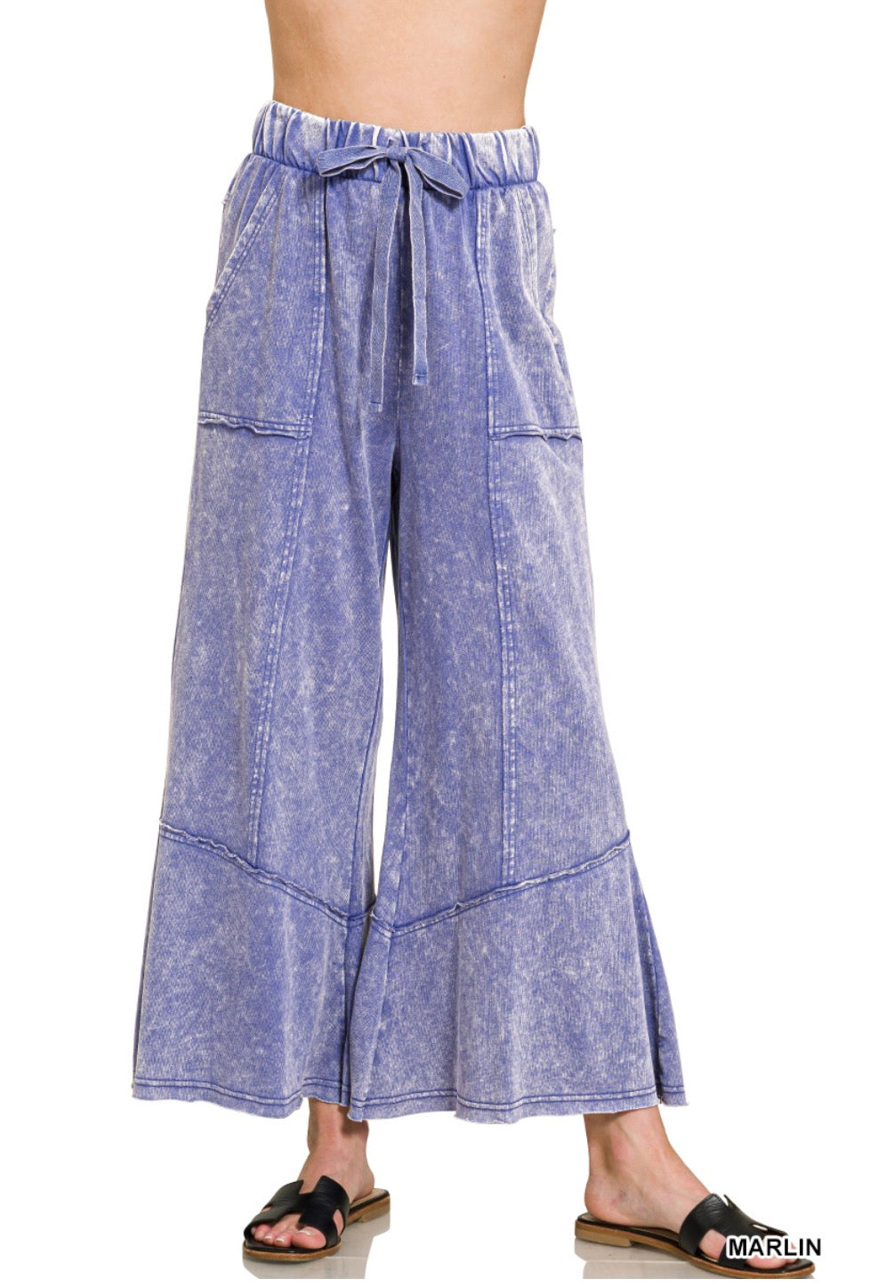 Exposed-seam flare hem pants with pockets